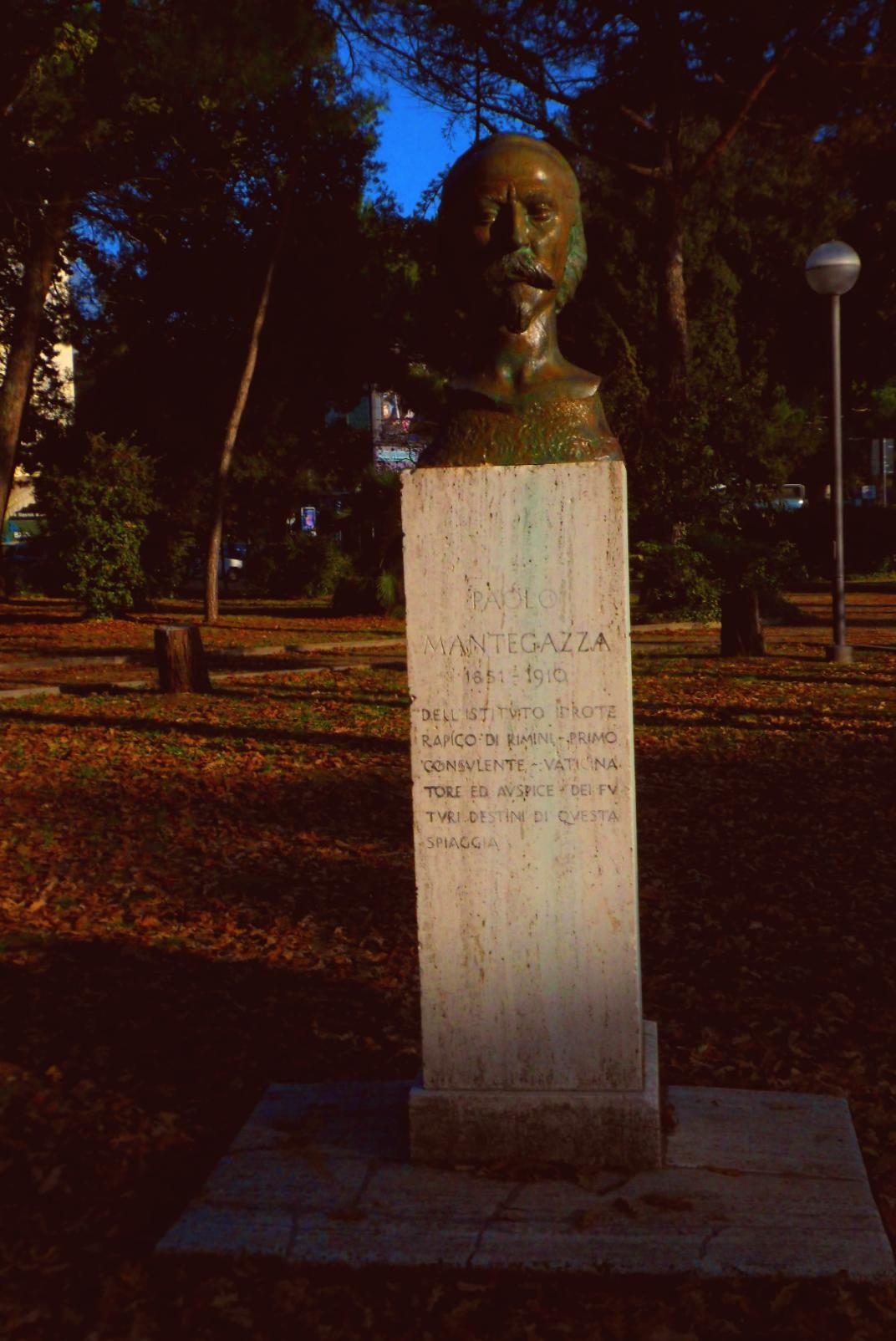 Paolo Mantegazza's bust Rimini (2).JPG
